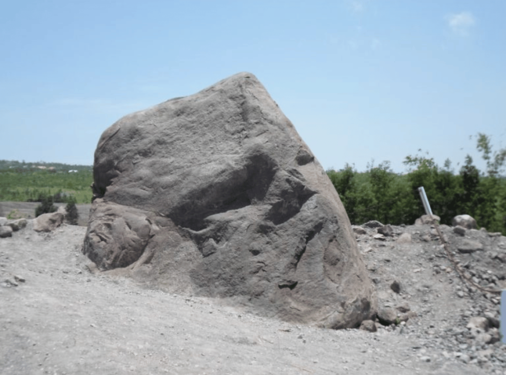 batu alien merapi